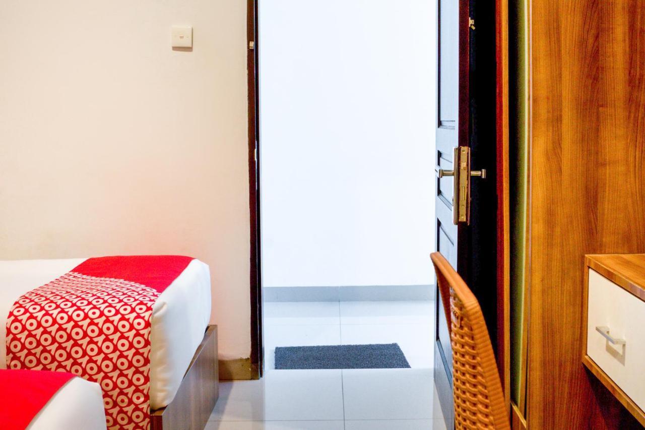 Super Oyo 1183 Papakoel Hotel Медан Екстериор снимка